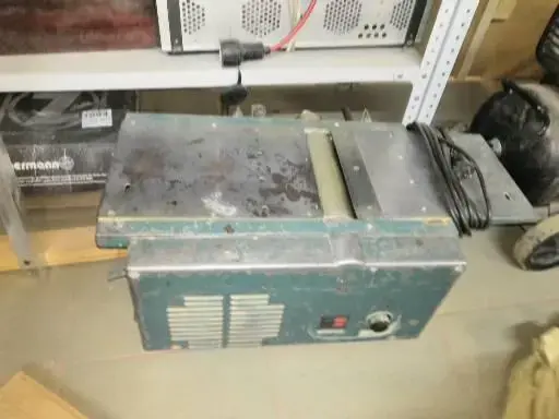 Деревообрабатывающий станок.