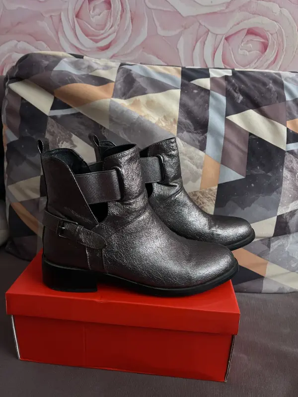 Женские сапоги