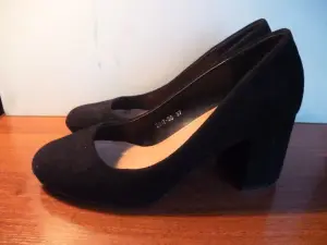 Женские замшевые туфли