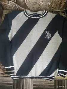 Детские свитера на мальчика Armani Junior и другого бренда.