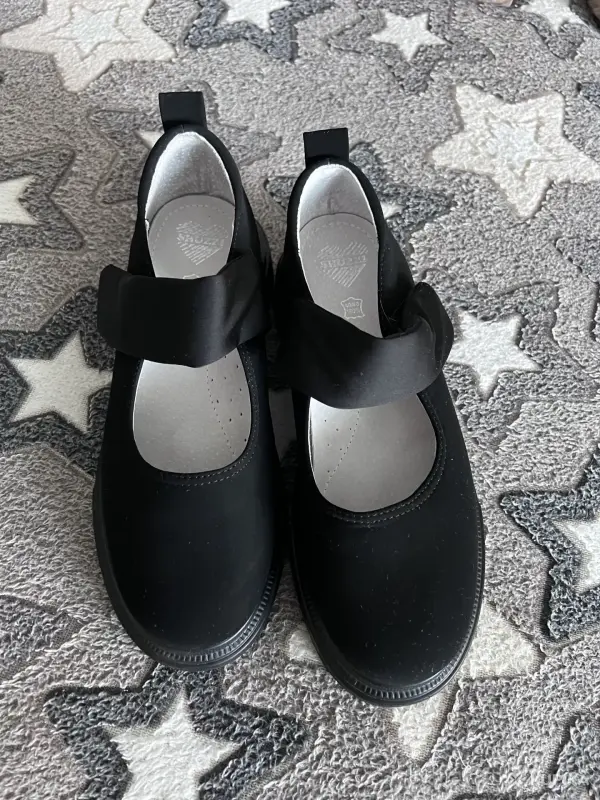 Школьные туфли