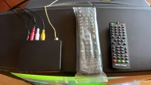 Телевизор Samsung 72см диагональ с приставкой dvb-t2 worldvision, 10 цифровых каналов