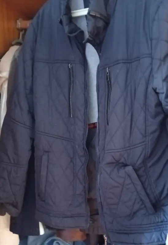 Срочно продам демисезонную фирменную куртку