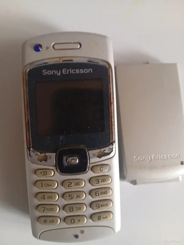 СониЭриксон+зарядное батарея держит 3 дня