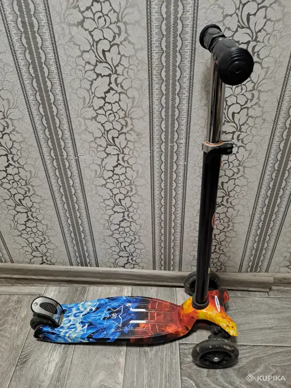 Самокат Scooter Maxi со светящимися колёсами