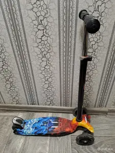 Самокат Scooter Maxi со светящимися колёсами