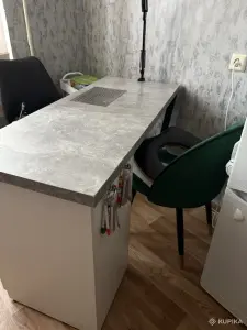 Маникюрный стол