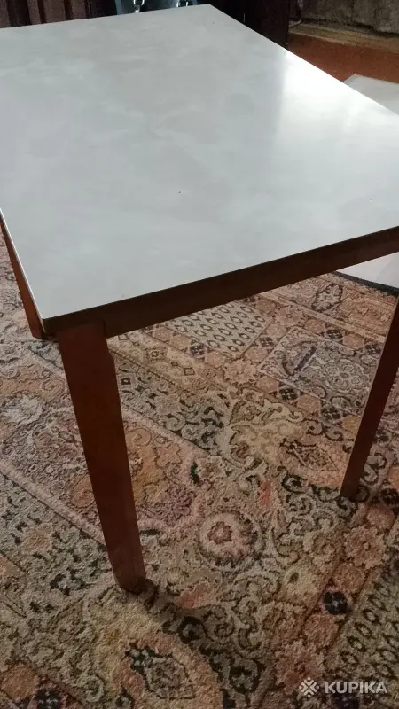 Стол кухонный