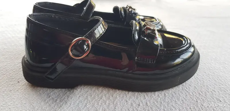 лакированные туфли фирмы 'SHUZZI'