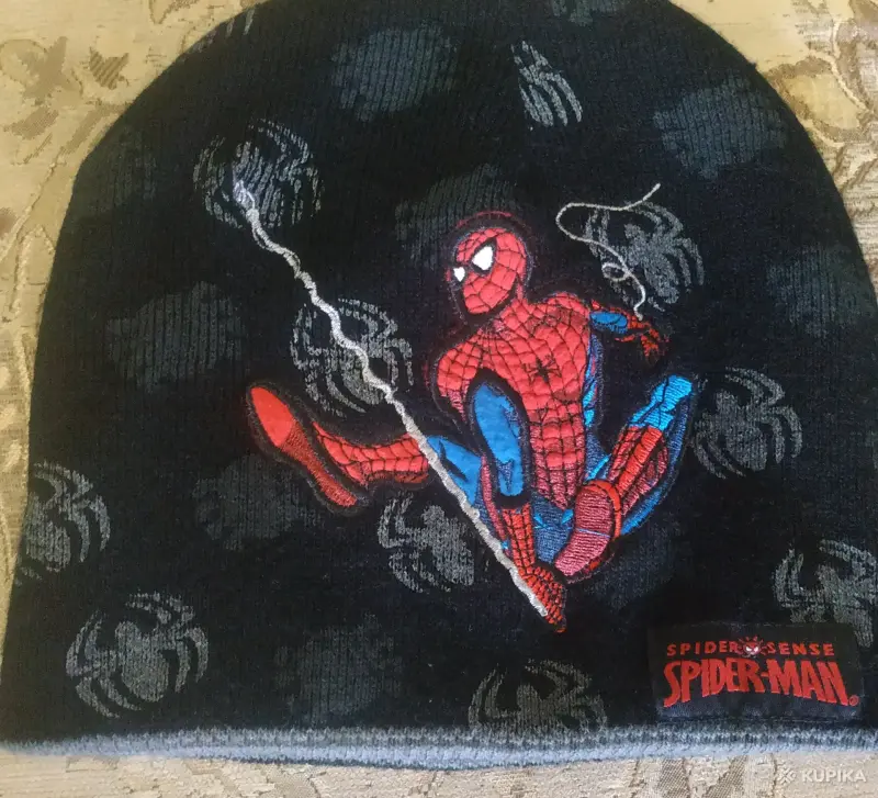 Двусторонняя шапка для мальчика