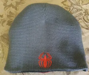 Двусторонняя шапка для мальчика