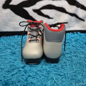 Детские лыжные ботинки