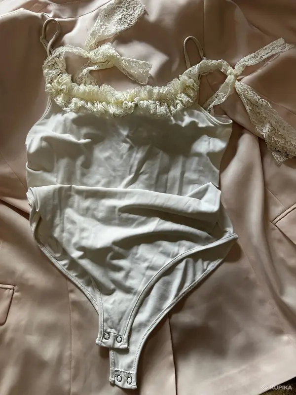 Боди белый с кружевом