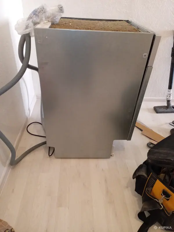 Посудомойка Hotpoint Ariston встраиваемая узкая