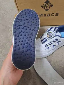 Кроссовки сост.новых р.28 (стелька 17,5см)