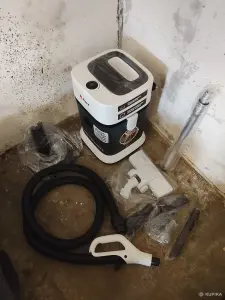 Пылесос Bort-1130 с аквафильтром новый