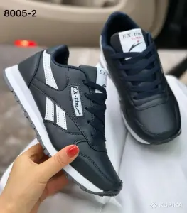 женские кроссовки