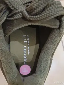 Кроссовки новые