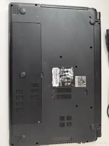 Ноутбук Acer с зарядным устройством