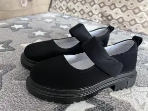 Школьные туфли