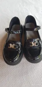 лакированные туфли фирмы 'SHUZZI'