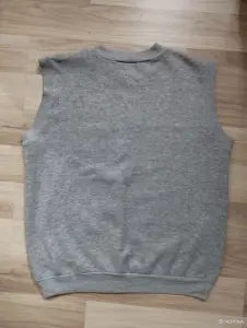 Безрукавка р-р 48 (М)