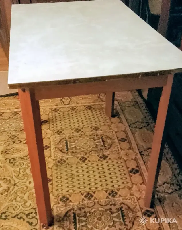 Стол кухонный