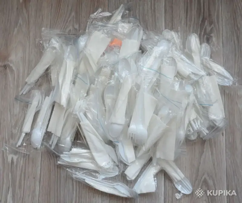 Одноразовые столовые приборы в индивидуальной упаковке