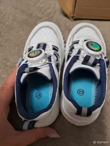 Кроссовки сост.новых р.28 (стелька 17,5см)