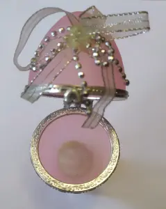 Шкатулка яйцом