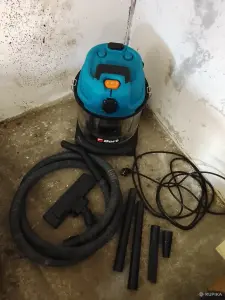 Пылесос строительный Bort с розеткой