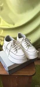 Кроссовки женские