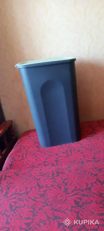 Бак пластиковый универсальный с крышкой, новый, 43л