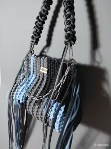 Сумочка вязаная из трикотажной пряжи