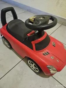 Машинка Мерс ездить