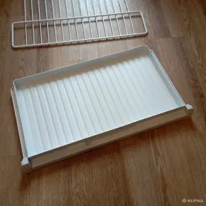 Полки в холодильник (универсальные, новые)