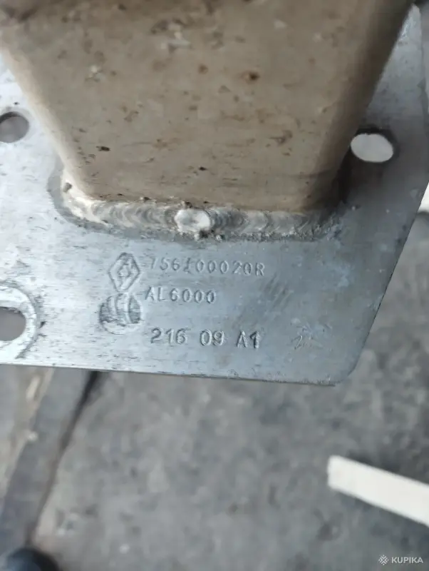 Усилитель заднего бампера авто