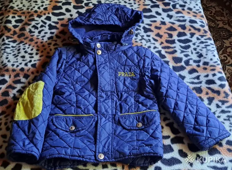 Куртка синяя с желтыми вставками на мальчика 5-6лет, р.104-116, б.у с капюшоном