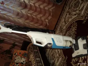 ПРОДАЁТСЯ ВЕРТИКАЛЬНЫЙ МОЮЩИЙСЯ ПЫЛЕСОС 'KITFORT' НЕМНОГО В Б/У