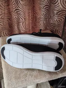 Кроссовки женские