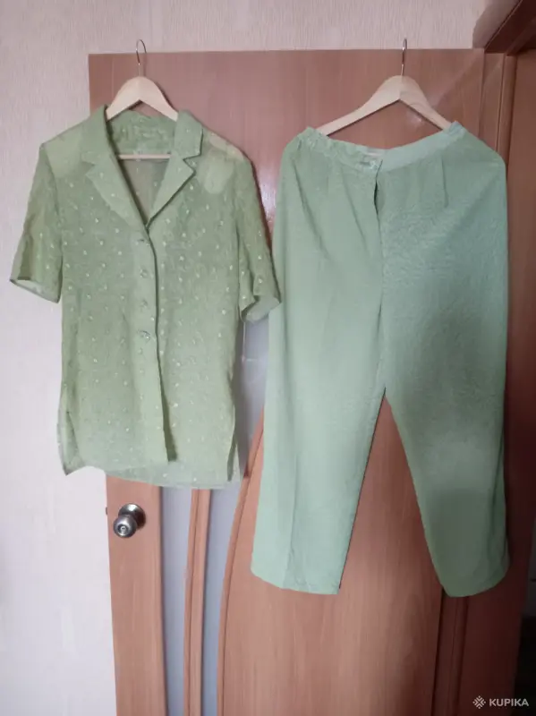 Брючные костюмы