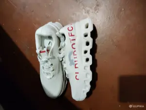 Женские кроссовки