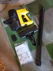 Пылесос вертикальный Karcher VC4