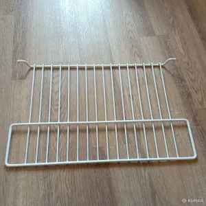 Полки в холодильник (универсальные, новые)