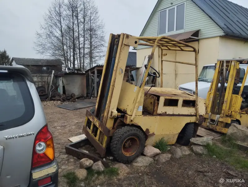 Вилочный погрузчик