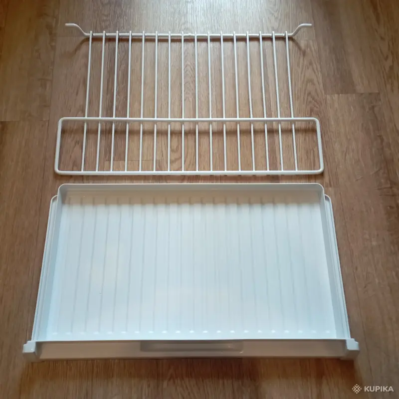 Полки в холодильник (универсальные, новые)