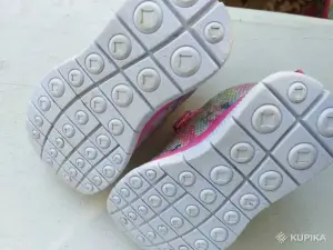 Кроссовки на девочку, р.21 (по стельке 13,5см), б.у в хорошем состоянии