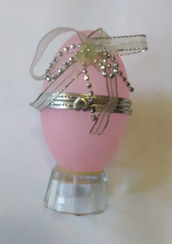 Шкатулка яйцом