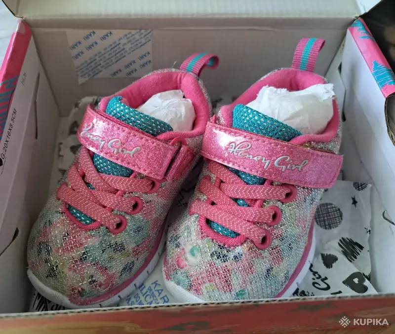 Кроссовки на девочку, р.21 (по стельке 13,5см), б.у в хорошем состоянии