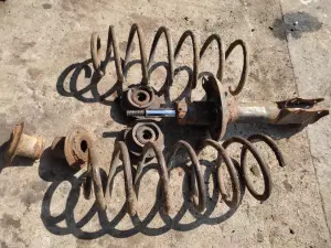 стойка передняя пассат б-4